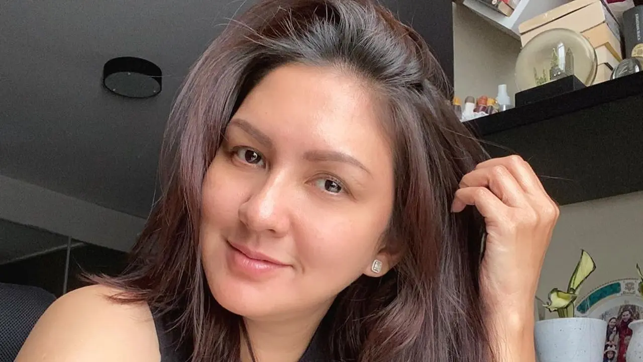 Terlihat Awet Muda, Ini 6 Potret Donna Agnesia saat Tanpa Makeup