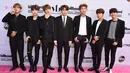 BTS juga sempat menjadi tamu di American Music Awards 2017, tentu saja hal ini semakin memantapkan langkah mereka di dunia musik international. (Foto: Soompi.com)
