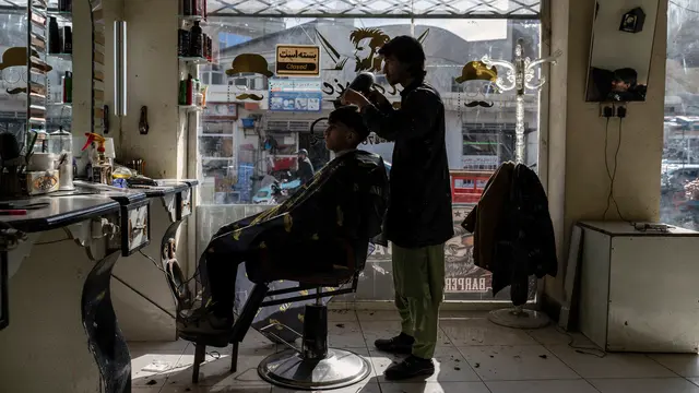 Tukang Cukur di Afghanistan Terancam Dipenjara Bila Pangkas Janggut Pelanggannya Kependekan