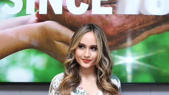 [Bintang] Cinta Laura