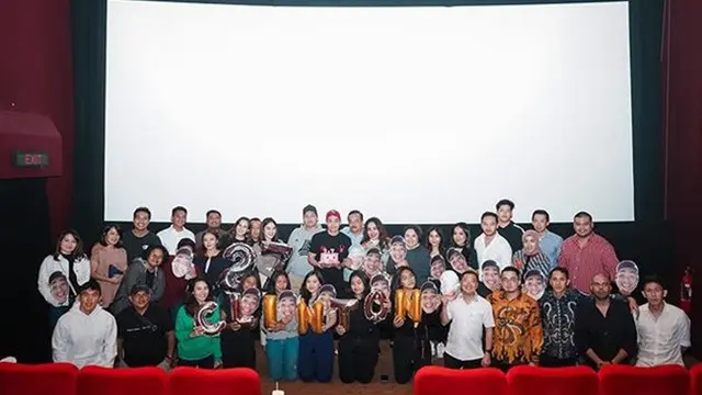 6 Momen Kejutan Ulang Tahun Rob Clinton dari Chelsea Islan, Sewa Studio Bioskop