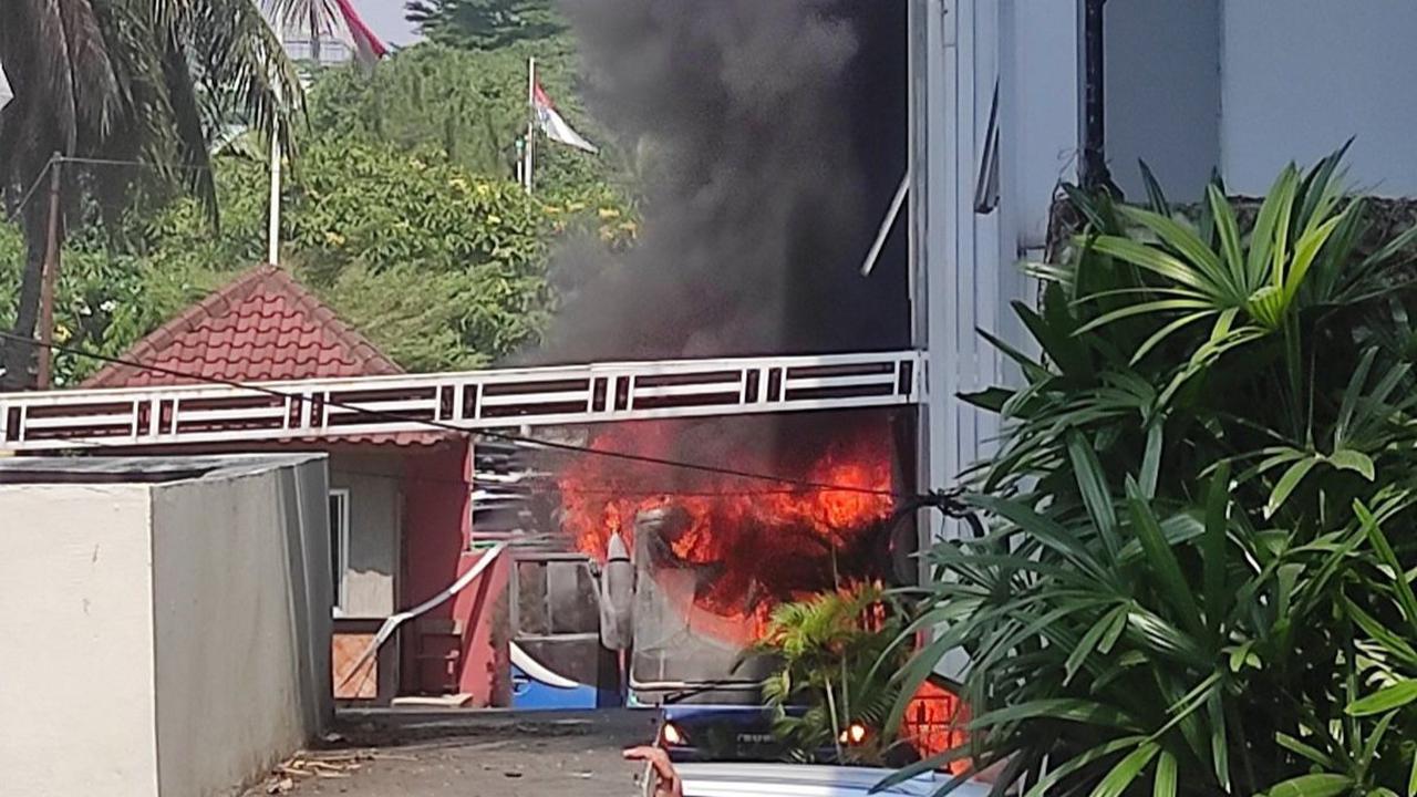 Kebakaran melanda bangunan Gedung F Universitas Trisakti