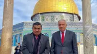 Menteri Inggris Urusan Timur Tengah Lord Ahmad (kiri) saat berkunjung ke Kompleks Masjid Al Aqsa. (Dok. Twitter/@tariqahmadbt)