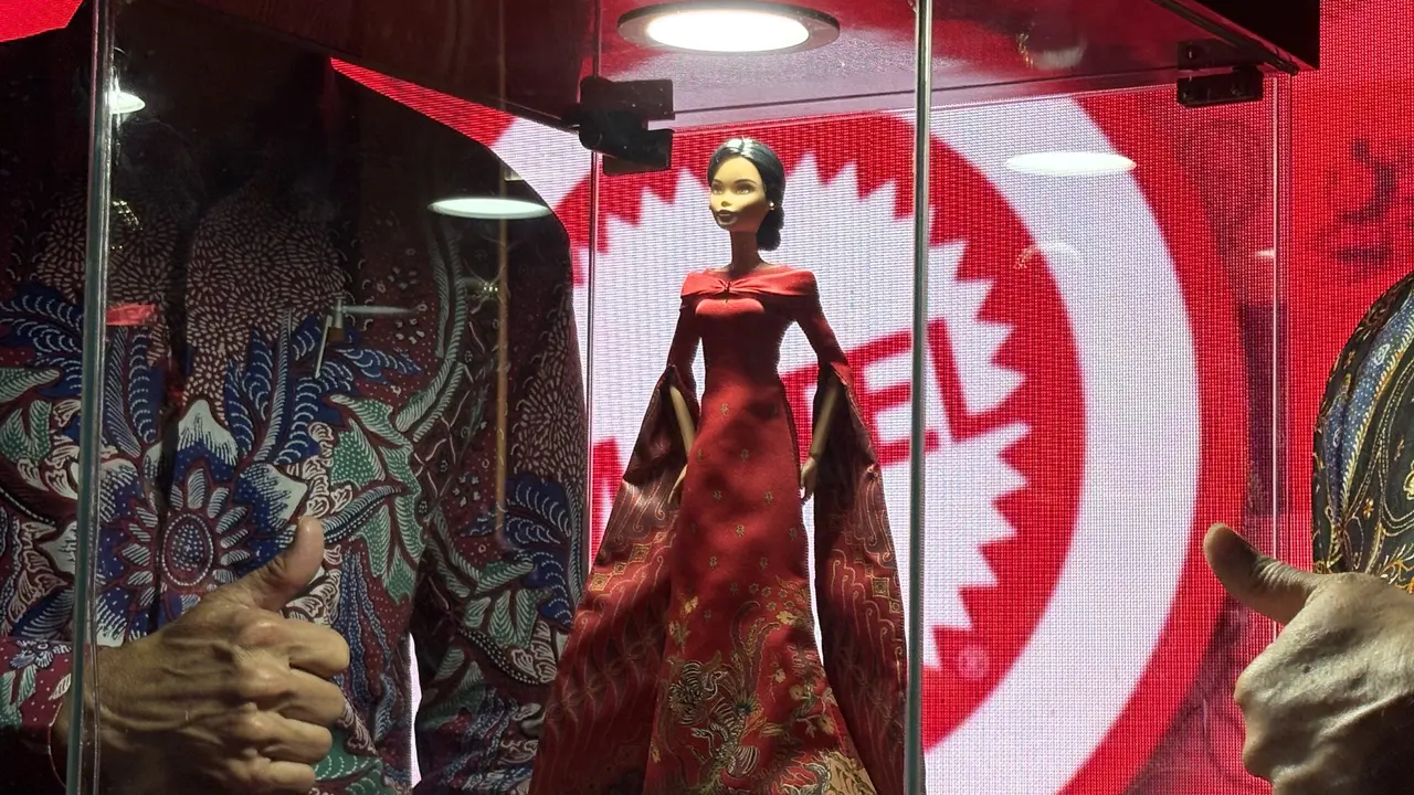 Rayakan 80 Tahun Kemerdekaan Indonesia, Diluncurkan Barbie Dibalut Batik Motif Sawunggaling