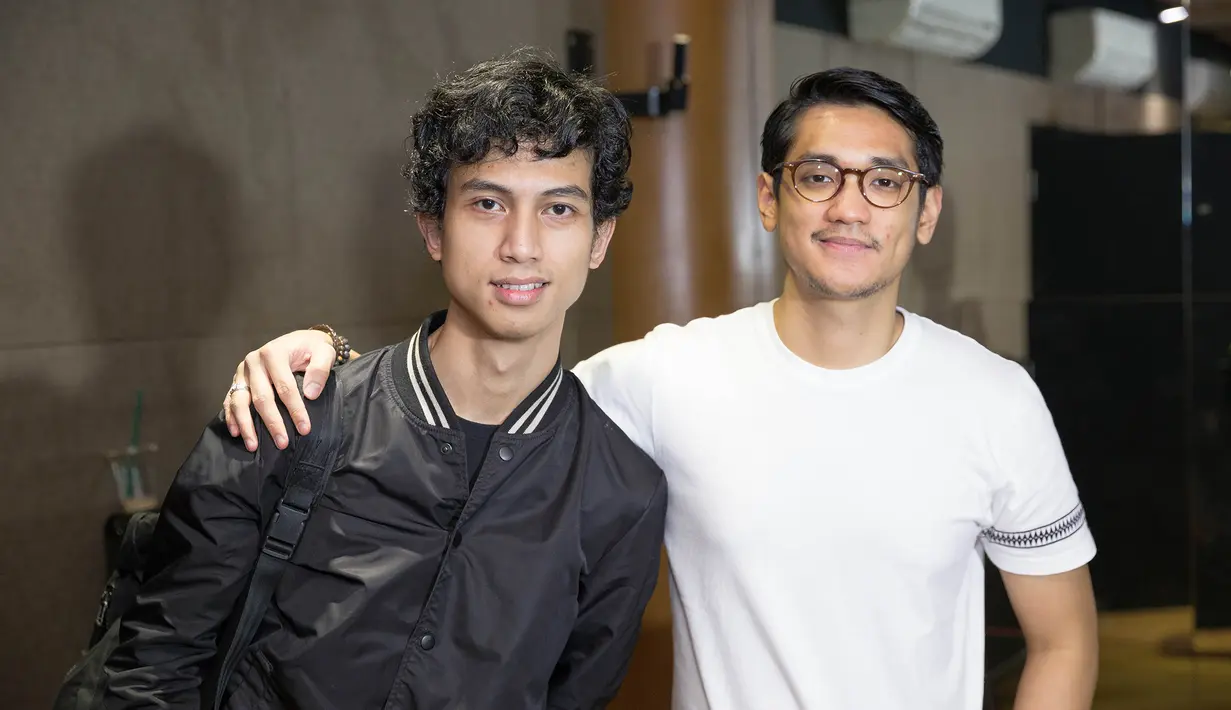 "Lumayan kaget, ditawarin di konser ini. Biasanya kan tampil biasa aja, tapi sekarang perform bareng sama Afgan. Apalagi dia (Afgan) udah jadi ikon pop musik Indonesia kan," ucap DJ Mahesa.(Foto: Dezmond Manullang/Bintang.com)