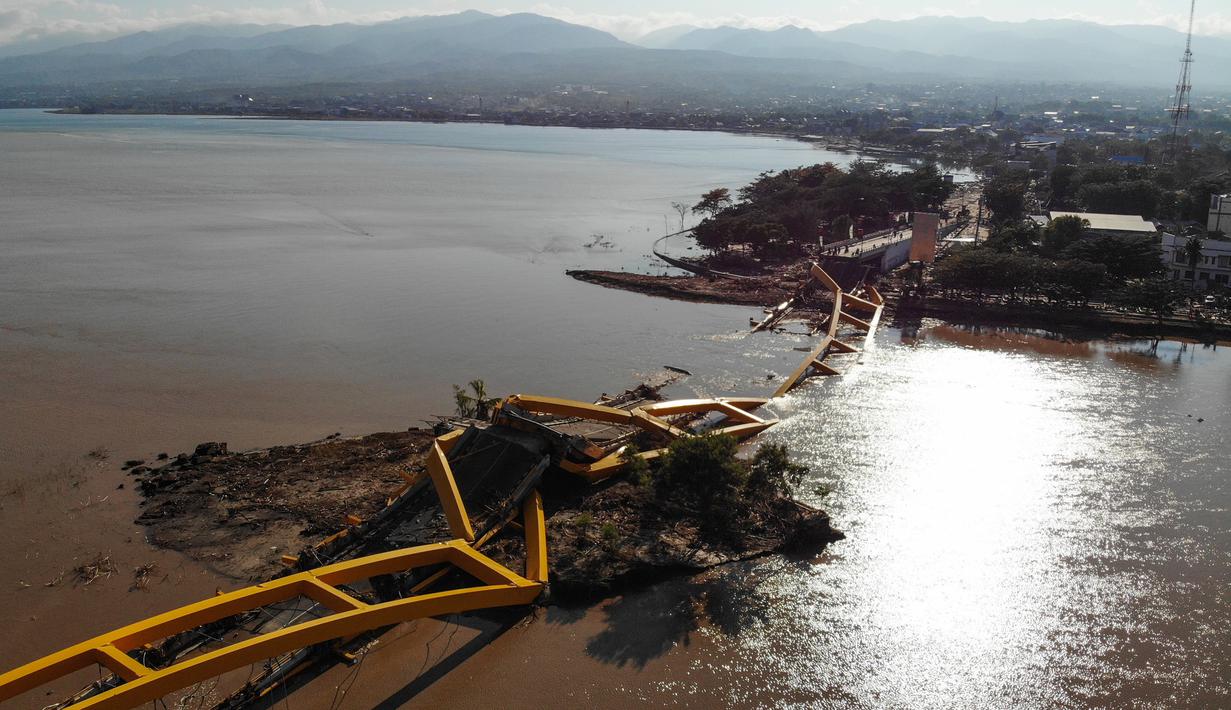 Foto Jembatan Kuning Ikon Kota Palu Yang Kini Tumbang Dihantam Tsunami Regional Liputan6 Com