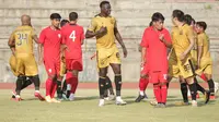 Pertandingan uji coba antara Persis Solo kontra Bhayangkara Solo FC di Stadion UNS, Sabtu (5/6/2021). (Dok Persis Solo)