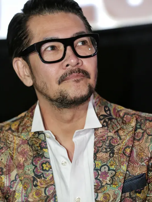 Ayah dari Brandon Salim ini bercerita soal perannya sebagai mafia asal Surabaya yang bernama Dibyo Wiguna. Mafia ini sangat berambisi tinggi untuk mengejar segala mimpinya, termasuk memiliki istri seorang sosialita. (Adrian Putra/Bintang.com)