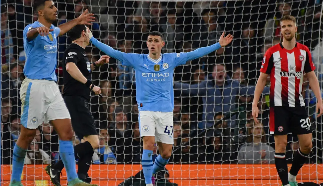 Mengejar poin penuh, The Citizens semakin agresif di babak kedua dan melakukan tekanan pada Brentford. (AP Photo/Rui Vieira)