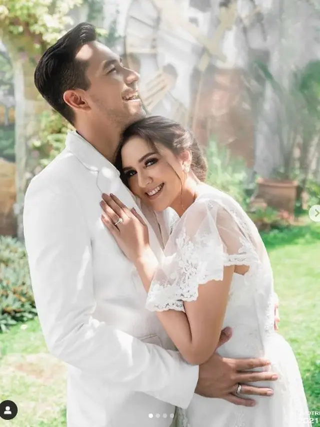 7 Pemotretan Darius Sinathrya dan Donna Agnesia di Berbagai Tema, Bak Prewedding