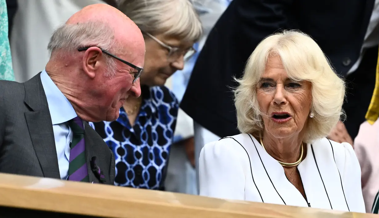 Kehadiran Ratu Camilla di Wimbledon hanya berselang seminggu setelah menantunya, Catherine, Putri Wales, yang juga dikenal sebagai Kate Middleton, menikmAti acara tersebut. (SEBASTIEN BOZON/AFP)