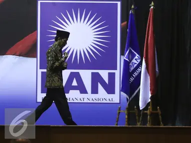 Presiden Joko Widodo usai berpidato di acara Rapimnas PAN di Jakarta, Minggu (13/11). Rapimnas tersebut beragendakan persiapan menghadapi Pilkada serentak 2017 dan perkembangan situasi politik di Indonesia. (Liputan6.com/Herman Zakharia)