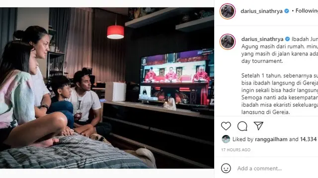 Ibadah Jumat Agung keluarga Donna Agnesia dan Darius ini hanya dilakukan berempat saja.