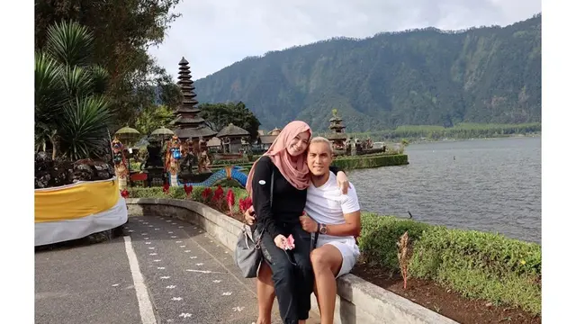 7 Momen Liburan Okie Agustina Bersama Keluarga Ke Bali