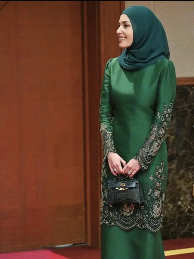 6 Inspirasi Baju Kurung untuk Lebaran dari Anisha Rosnah hingga Ayu Ting Ting