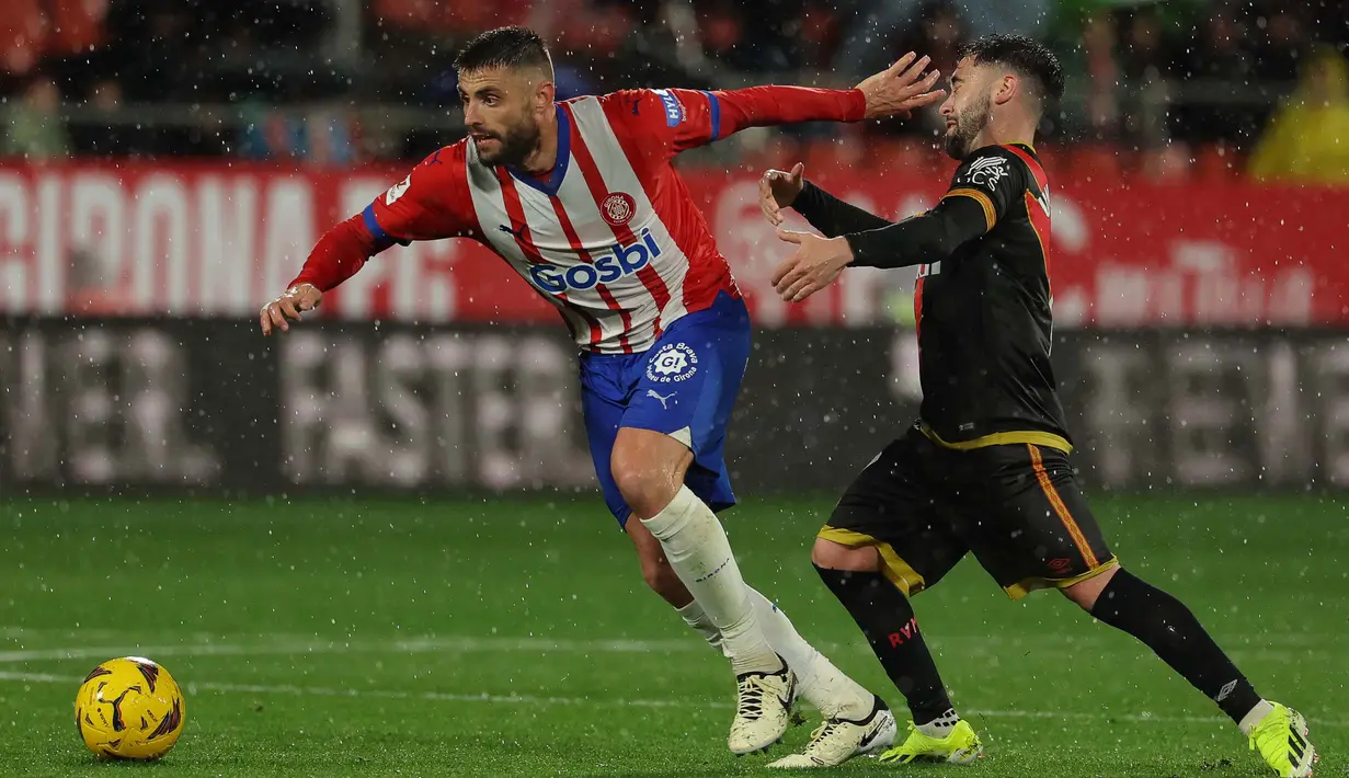 Saat ini, Girona berada di posisi dua klasemen sementara LaLiga Spanyol dengan 59 poin dari 26 laga. (LLUIS GENE/AFP)