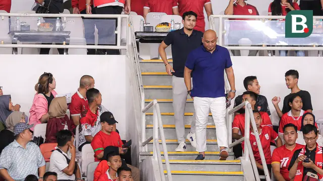 Foto: Bawa Sang Ayah, Momen Nathan Tjoe-A-On Foto Bareng Presiden Jokowi saat Timnas Indonesia Vs Brunei