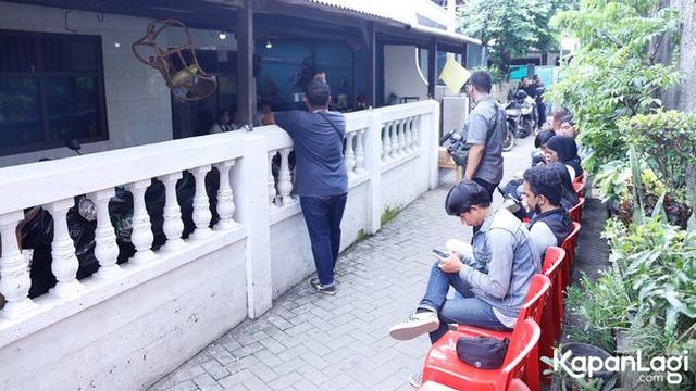 Dihadiri Sejumlah Artis, Ini 7 Momen Pemakaman Pesinetron Iqbal Pakula