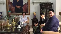 Ketua Umum DPP PDIP Megawati Soekarnoputri dan Mbah Maimoen Zubair, ulama sepuh Nahdlatul Ulama (NU). (Istimewa)