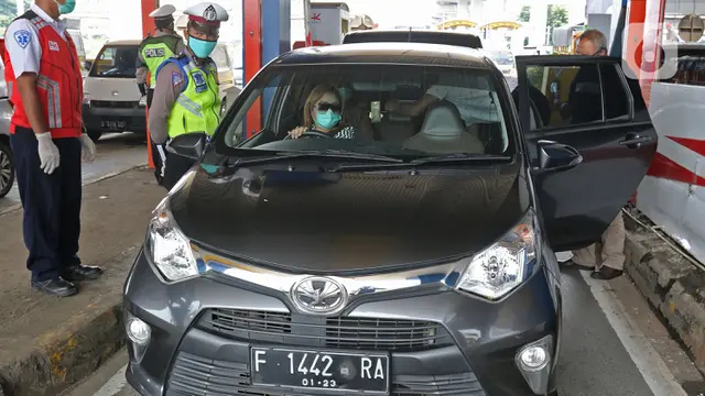 Pelaksanaan PSBB di Gerbang Tol Pasar Rebo 2