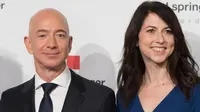 Jeff Bezos dan MacKenzie di event Axel Springer Award 2018, Berlin, Jerman, 24 April 2018. (JORG CARSTENSEN / DPA / AFP)