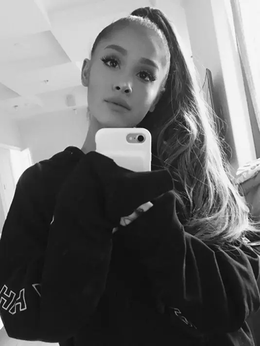 Sang ayah pun menceritakan sosok korban termuda ledakan bom di konser Ariana ini. Menurutnya, Saffie adalah anak yang berjiwa besar. Senang menari, olahraga, suka musik dan mengidolakan para artis. (Instagram/arianagrande)