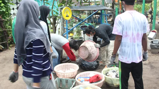 Get Plastic Indonesia mengubah sampah plastik menjadi bahan bakar minyak (BBM)