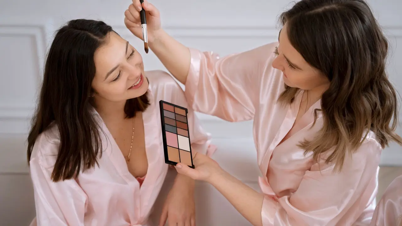 Tips Makeup Soft Plum untuk Tampilan Berani namun Elegan yang Wajib Dicoba