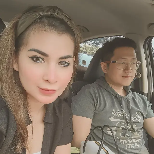 8 Tahun Menikah, Ini 6 Potret Deasy Bouman ‘Kejar Tayang’ dan Suami