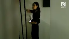 Malam pertama dtidur di rumah Raditya Dika, Anissa Aziza diganggu hantu yang mematikan lampu kamar.