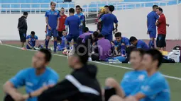 Pemain Timnas Vietnam bersiap melakukan latihan jelang lawan Indonesia dalam laga leg kedua semifinal Piala AFF 2016 di Stadion My Dinh, Hanoi, Vietnam, Selasa (6/12/2016). (Bola.com/Peksi Cahyo)