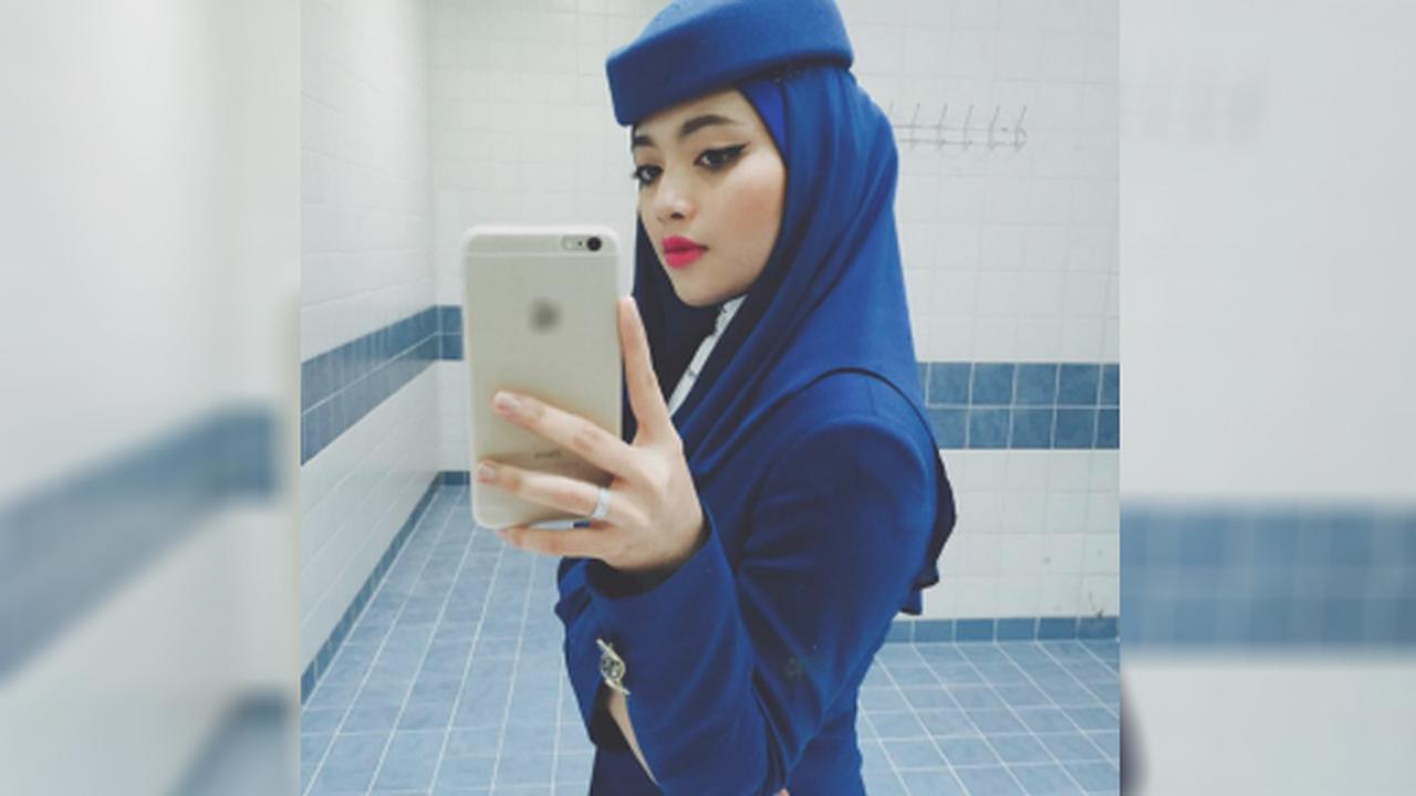 Pramugari Berjilbab Ini Curi Perhatian Publik di Socmed