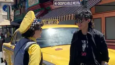 Selama liburan di Amerika, Rizky Langit Ramadhan menikmati suasana kota Los Angeles. Anak penyanyi Rossa ini terlihat sangat senang bahkan ia selalu melakukan berbagai kegiatan yang disukainya. Salah satunya, ia tampak asyik mengobrol dengan orang lokal di sana.