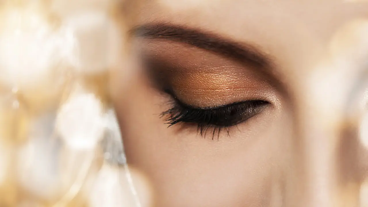 Pemilihan Warna dan Pengaplikasian Eyeshadow Pada Mata
