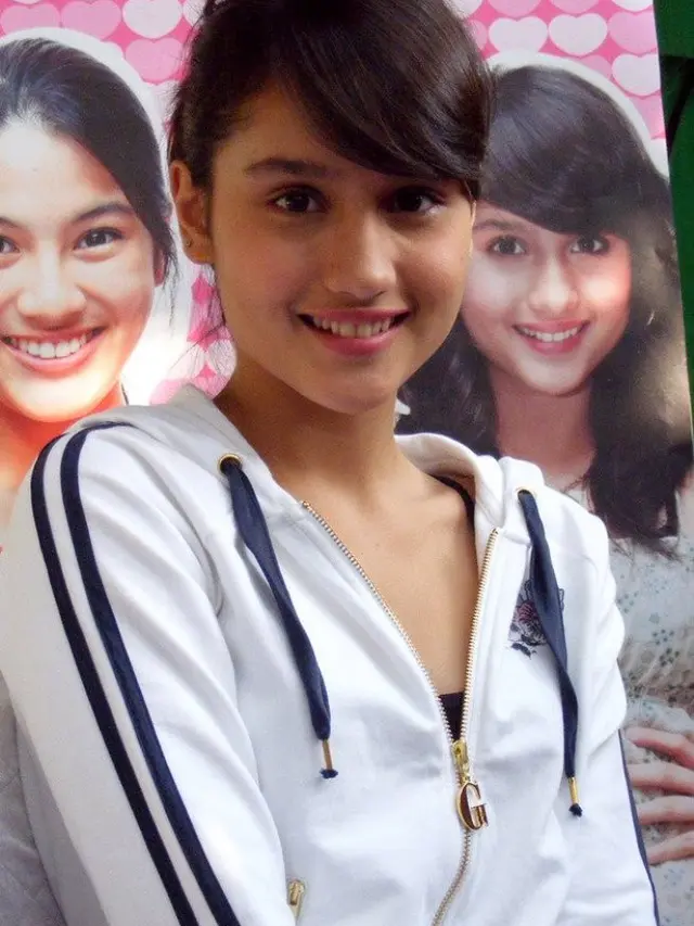 [Bintang] Cinta Laura