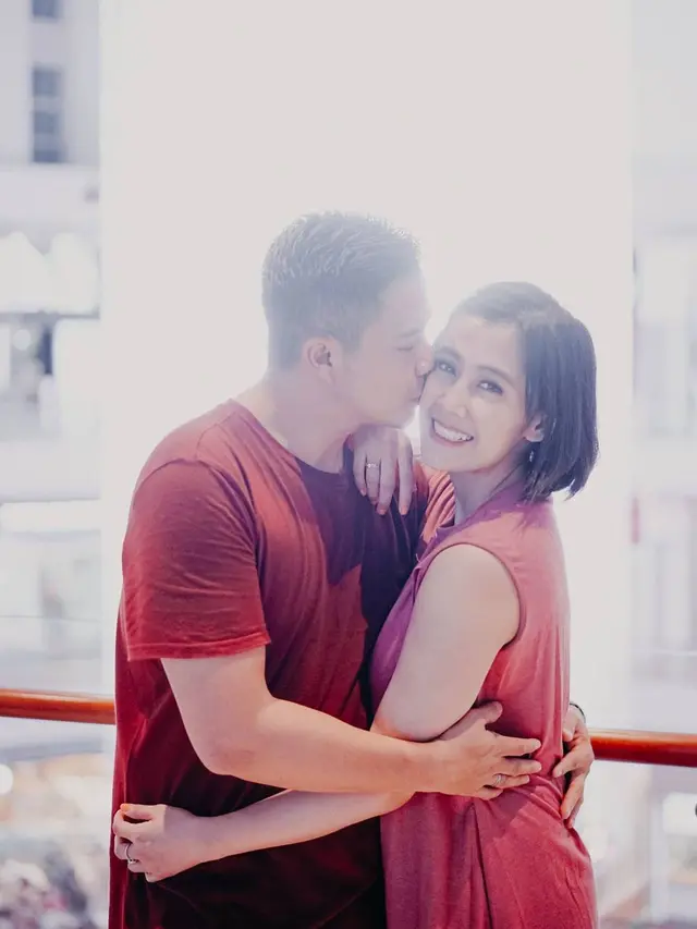 Umumkan Hamil Anak Kedua, Ini 6 Potret Mesra Ardina Rasti dan Arie Dwi Andhika