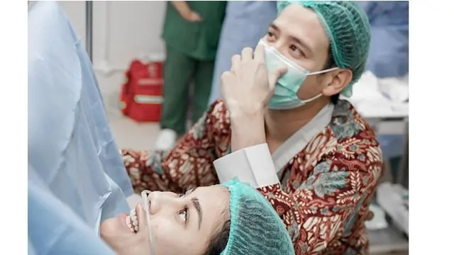 8 Momen Gya Sadiqah Melahirkan Anak Ke-2, Tarra Budiman Setia Menemani