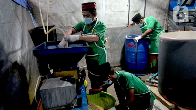 FOTO: Mengintip Dapur Produksi Tempe Santri di Depok