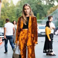 velvet, atau beludru menjadi salah satu material yang jadi tren di akhir 2022. [Foto: Pinterest]