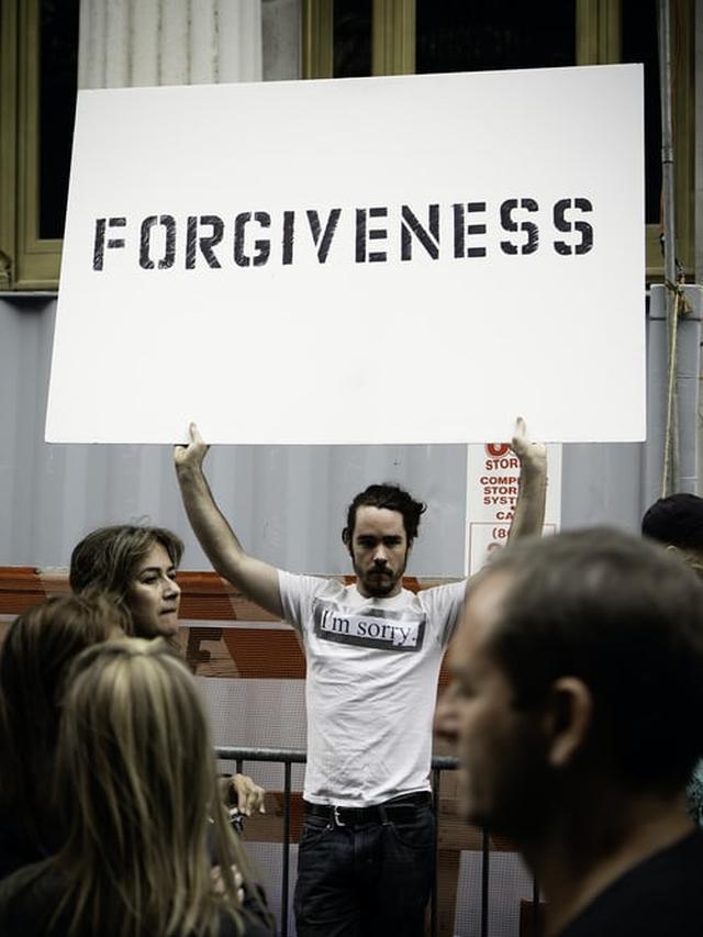 Ilustrasi permintaan maaf. Foto: Felix K/Unsplash