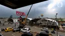 Suasana pembangunan Flyover Gaplek di Jalan Martadinata,  Pamulang, Tangerang Selatan, Minggu (1/3/2020). Pembangunan Flyover Gaplek ditargetkan selesai pada tahun ini. (merdeka.com/Arie Basuki)