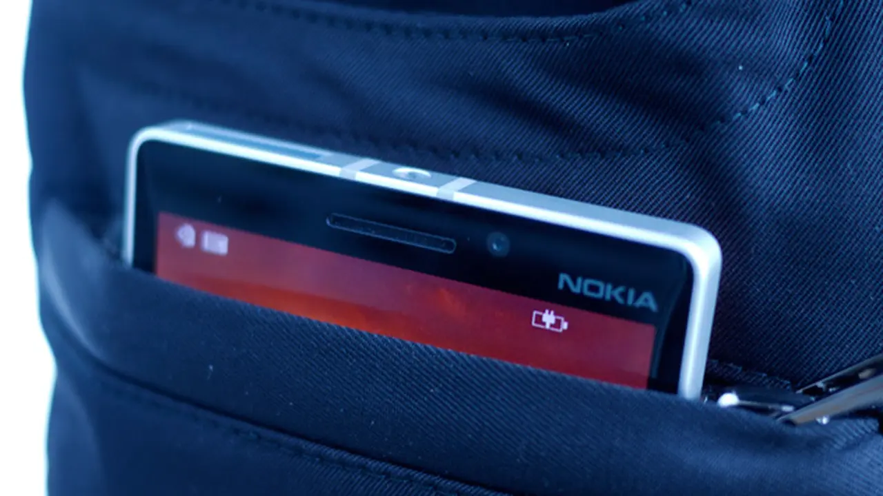 Celana Pintar Ini Bisa Nge-charge Baterai Nokia Lumia