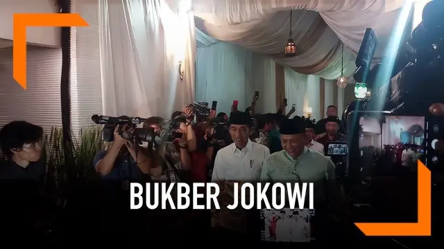 Presiden Joko Widodo atau Jokowi hadir memenuhi undangan buka puasa bersama di rumah dinas Ketua DPR Bambang Soesatyo (Bamsoet). Kedatangan Jokowi disambut langsung oleh Bamsoet dan Wakil Ketua DPR, Fahri Hamzah.