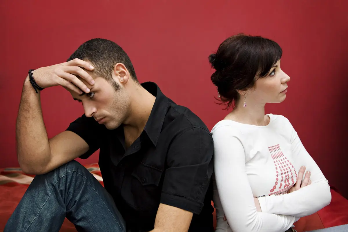 Pacar Perhatian atau Posesif, Cari Tahu Bedanya?
