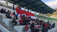 Suporter Timnas Indonesia U-19 di Korsel saat laga melawan Brunei Darussalam (31/10/2017) di Paju Public Stadium, Paju. (Bola.com/Istimewa)