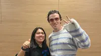 Selebgram Aul Ngonten Bareng Lauv soal Tutorial Pinjam Duit Rp 100 Ribu, Netizen Ngakak Lihat Ekspresi Sang Penyanyi