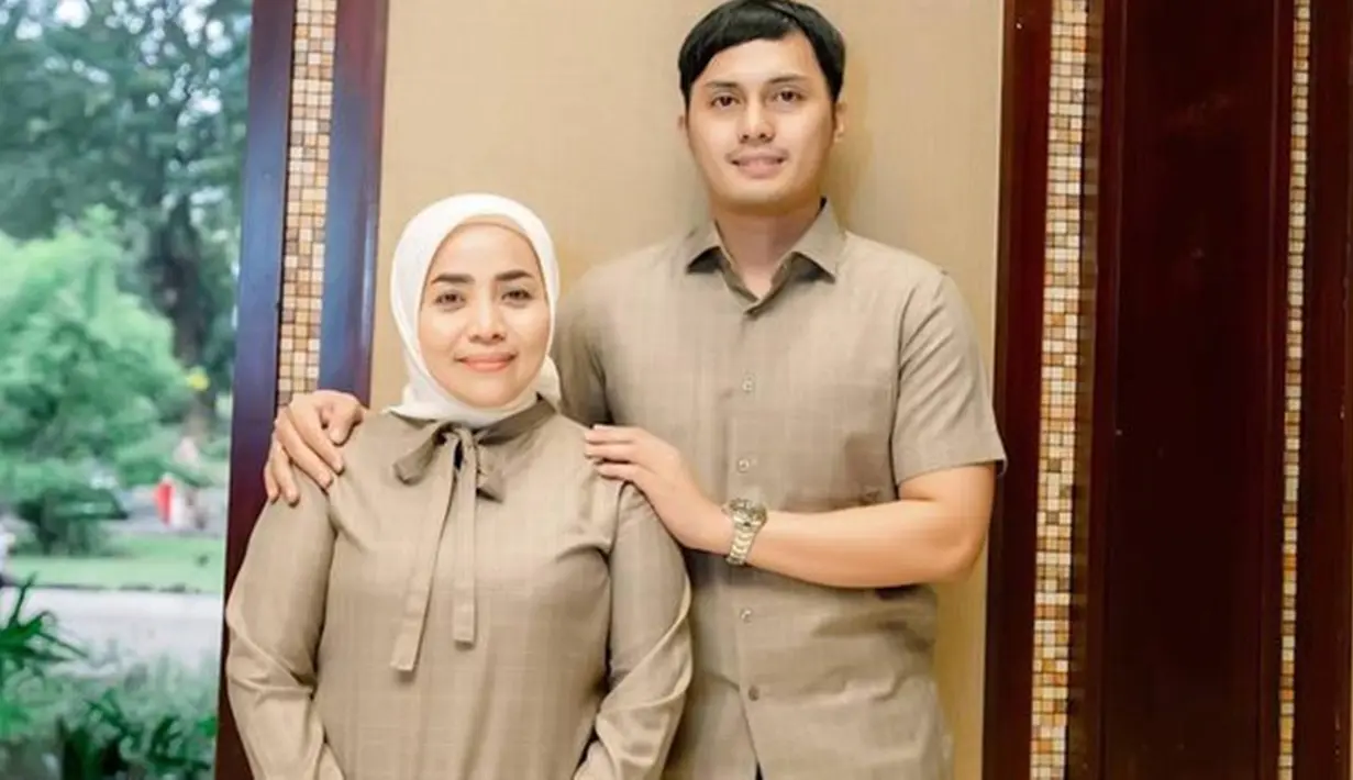 Dugaan tersebut semakin diperkuat dengan hilangnya sejumlah foto Muzdalifah bersama Fadel di Instagram masing-masing. Namun beberapa waktu lalu Fadel sempat menepis isu miring tersebut saat jadi bintang tamu di salah satu acara televisi. (Liputan6.cpm/IG/@muzdalifah999)