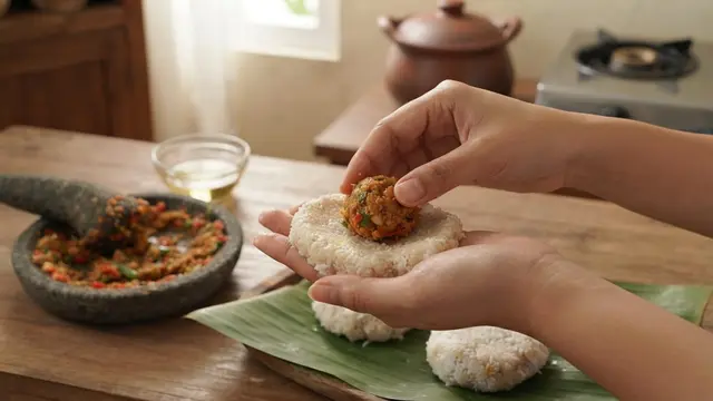 Resep Combro Isi Oncom Pedas dengan Bagian Luar Garing