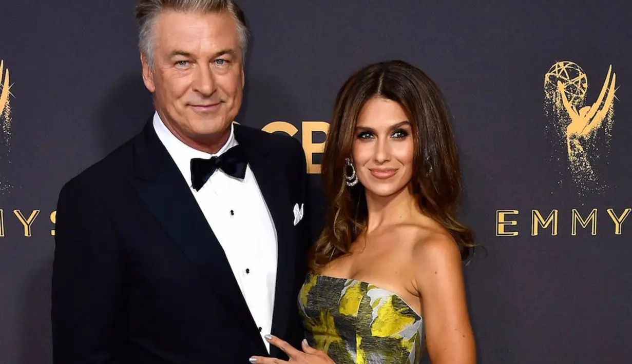 Beda usia 26 tahun, Alec Baldwin menikahi instruktur yoganya, Hilaria pada 2012 lalu. Mereka miliki 3 anak bersama dan satu anak lagi dari pernikahan Alec sebelumnya. (Frazer Harrison/Getty Images/thisisinsider.com)