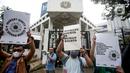 Sejumlah buruh migran menggelar aksi di depan Kedutaan Besar Malaysia, Jakarta, Selasa (9/8/2022). Mereka menuntut pemerintah Malaysia melakukan perbaikan dan menghentikan berbagai praktik kejam di dalam pusat tahanan imigrasi. (Liputan6.com/Faizal Fanani)
